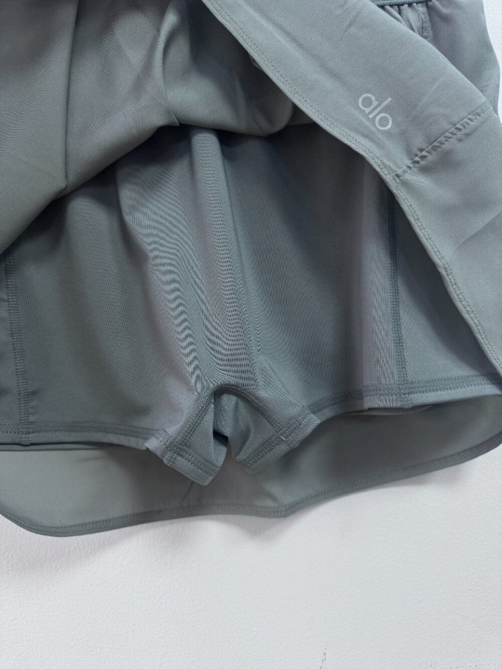 Alo Yoga Match Point Tennis Skirt Grey NWT 🤍 Sporty Skort Tennis Pickleball - Picture 7 of 9